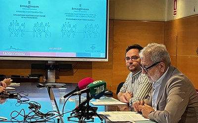 El paer en cap, Fèlix Larrosa, i el regidor Roberto Pino han explicat quina és la següent fase dels processos participatius de l'Imaginem Platges Lle….