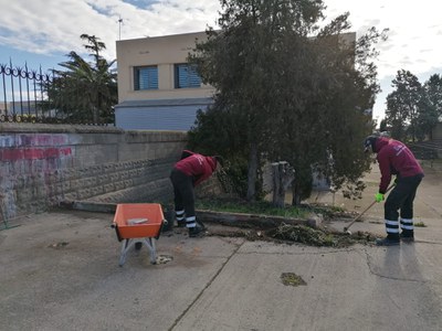 Tasques d'arranjament de l'entorn del Parc de Trànsit.