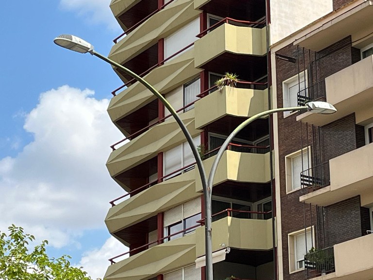 Es col·locaran 34 fanals i 69 llumeneres noves per substituir les existents, que eren de les més antigues de la ciutat, amb uns 60 anys