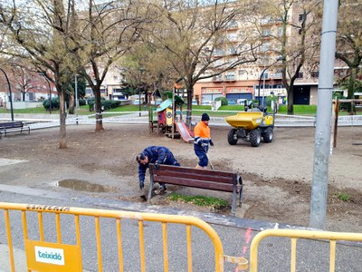 L'actuació afecta la zona de jocs infantils de la plaça del Clot.