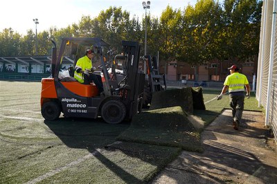 El termini previst per canviar la gespa artificial al camp del Gardeny és d’un mes i les obres, adjudicades a Mondo Ibérica, tenen un pressupost de 1….