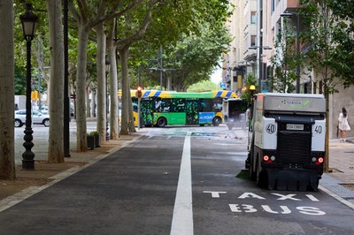 Vista de l'enllaç amb el carrer Riquer.
