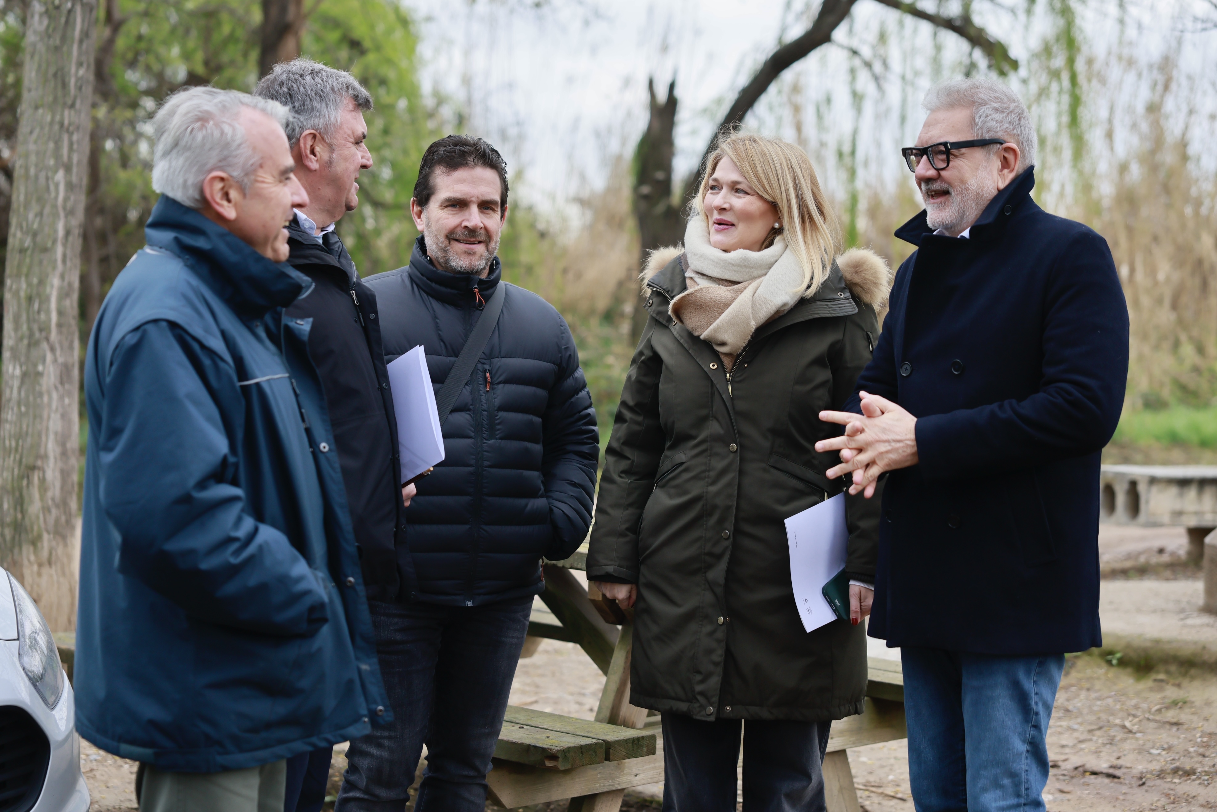 L'alcalde i la regidora, durant la visita