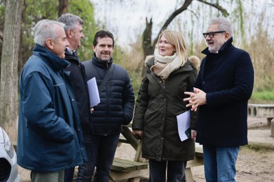 L'alcalde i la regidora, durant la visita.