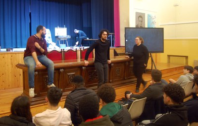 L'obra de teatre documental "Ruhe!!" s'ha representat avui a l'INS Màrius Torres de Lleida..