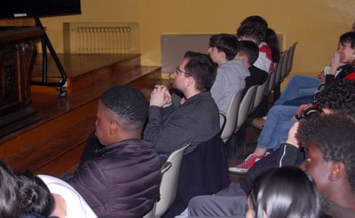 El regidor Roberto Pino ha assistit a la representació de l'obra “Ruhe!!”, a l'institut Màrius Torres..