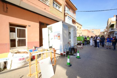 L’alcalde de Lleida, Fèlix Larrosa, acompanyat de la tinenta d’alcalde i regidora del barri, Cristina Morón, així com el president de l’Associació de….