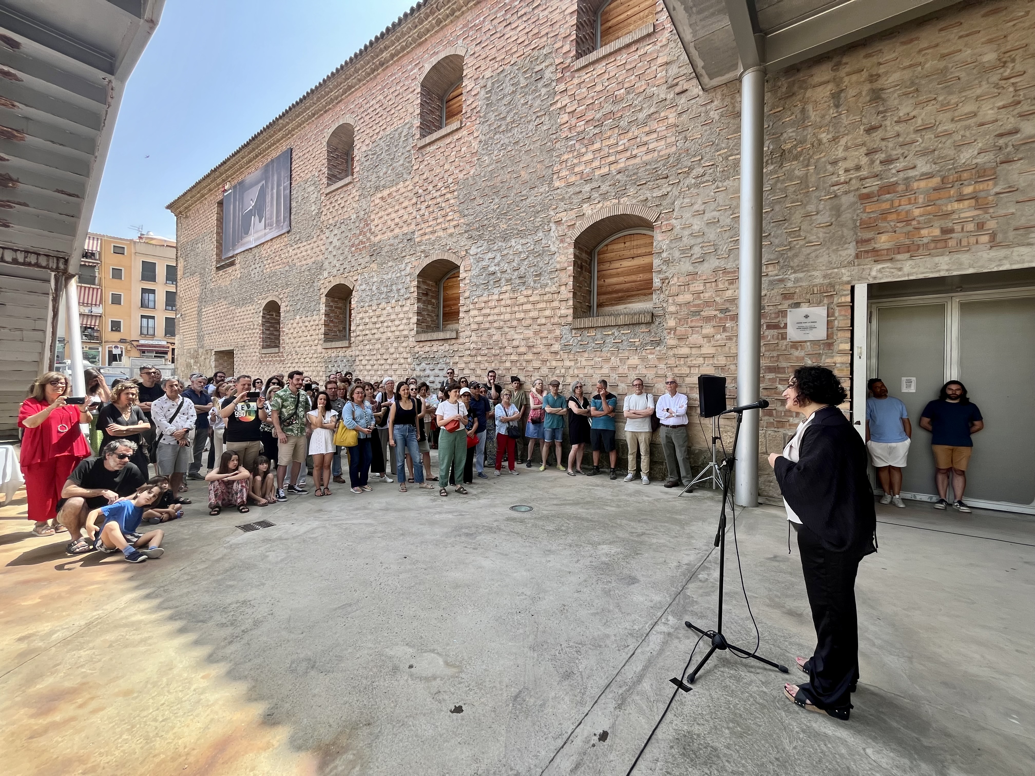 La directora en funcions, Roser Sanjuán, durant la presentació