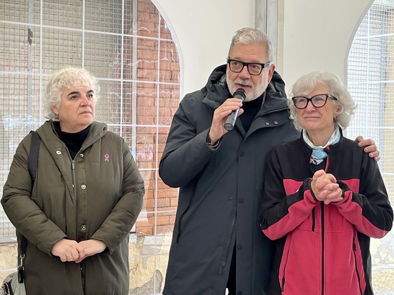 L'alcalde, Fèlix Larrosa, la tinenta d'alcalde Carme Valls i la presidenta de l'AV de la Partida de Montserrat, Montserrat Casadellà