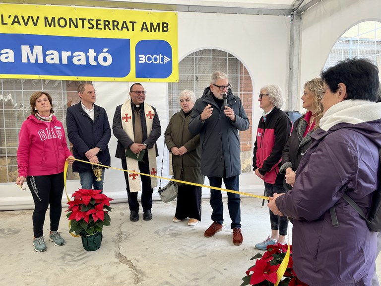 L'alcalde, Fèlix Larrosa, amb membres de la corporació municipal i la presidenta de l'AV de la partida, Montserrat Casadellà, durant la inauguració