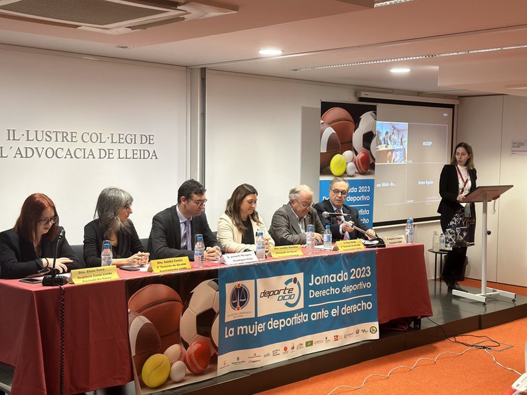 Sota el títol “Gènere i esport: la dona esportista davant el dret” la trobada s’ha celebrat al Col·legi d’Advocats de Lleida i ha comptat amb l’assistència dels tinents d’alcalde Sandra Castro i Paco Cerdà