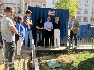 L’estructura metàl·lica ha estat fabricada i pintada als tallers de l’IMO i instal·lada pels alumnes-treballadors dels programes Casa d’Oficis i Tall….