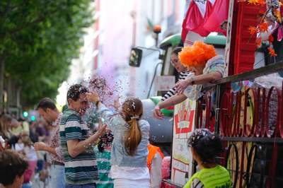Petits i grans han gaudit de la Batalla de Flors de Lleida..