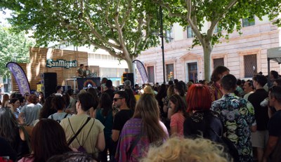 La música del Magnífic Fest, a la Rambla de Ferran, amb actuacions gratuïtes aquest dissabte..