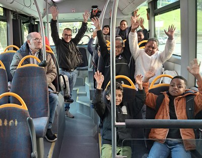 Activitat "Puja a l'autobús!" amb alumnat de l'escola Príncep de Viana..