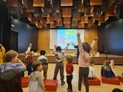 La Regidoria de Cooperació de la Paeria ha estrenat aquest matí la sessió de MINI-MONS dins de la 4a sessió del Cinemón Xic 2024.