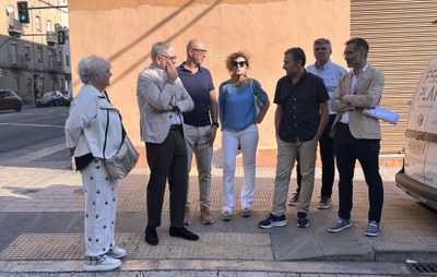 El paer en cap, Fèlix Larrosa, i la tinenta d'alcalde Carme Valls han visitat les obres que s'estan fent al Grup Voravia, a Balàfia..