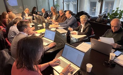 La primera tinenta d'alcalde Begoña Iglesias ha donat compte del nou contracte de neteja i recollida de residus, d’obres de millora al cementiri i de….