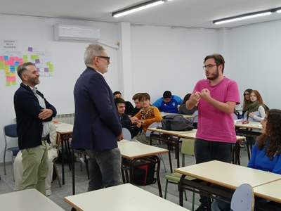 Els escolars van compartir les seves inquietuds amb l'alcalde.