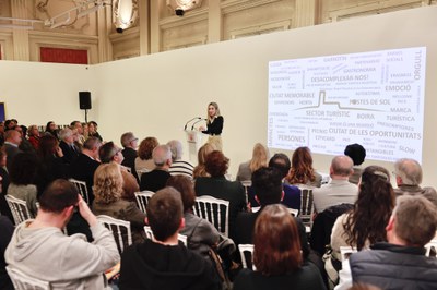 La directora del Departament de Turisme de la Paeria, Mònica Terrado, ha explicat els eixos estratègics en els quals treballarà Lleida Turisme..