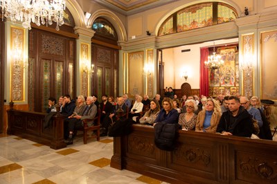 El públic ha omplert el Saló de Sessions..