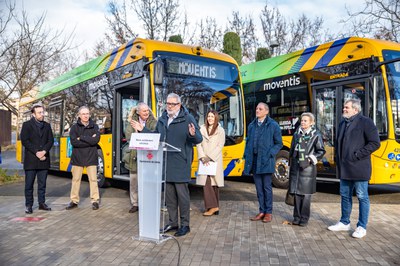 L’Ajuntament de Lleida ha presentat aquest divendres tres nous autobusos 100% elèctrics que s’incorporen a la flota del transport urbà de la ciutat..