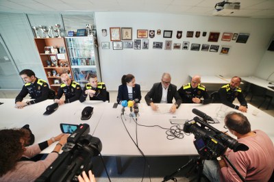 “Fomentarem la participació de la Guàrdia Urbana en la vida comunitària als barris perquè els agents que treballin a les diferents zones coneixeran d….