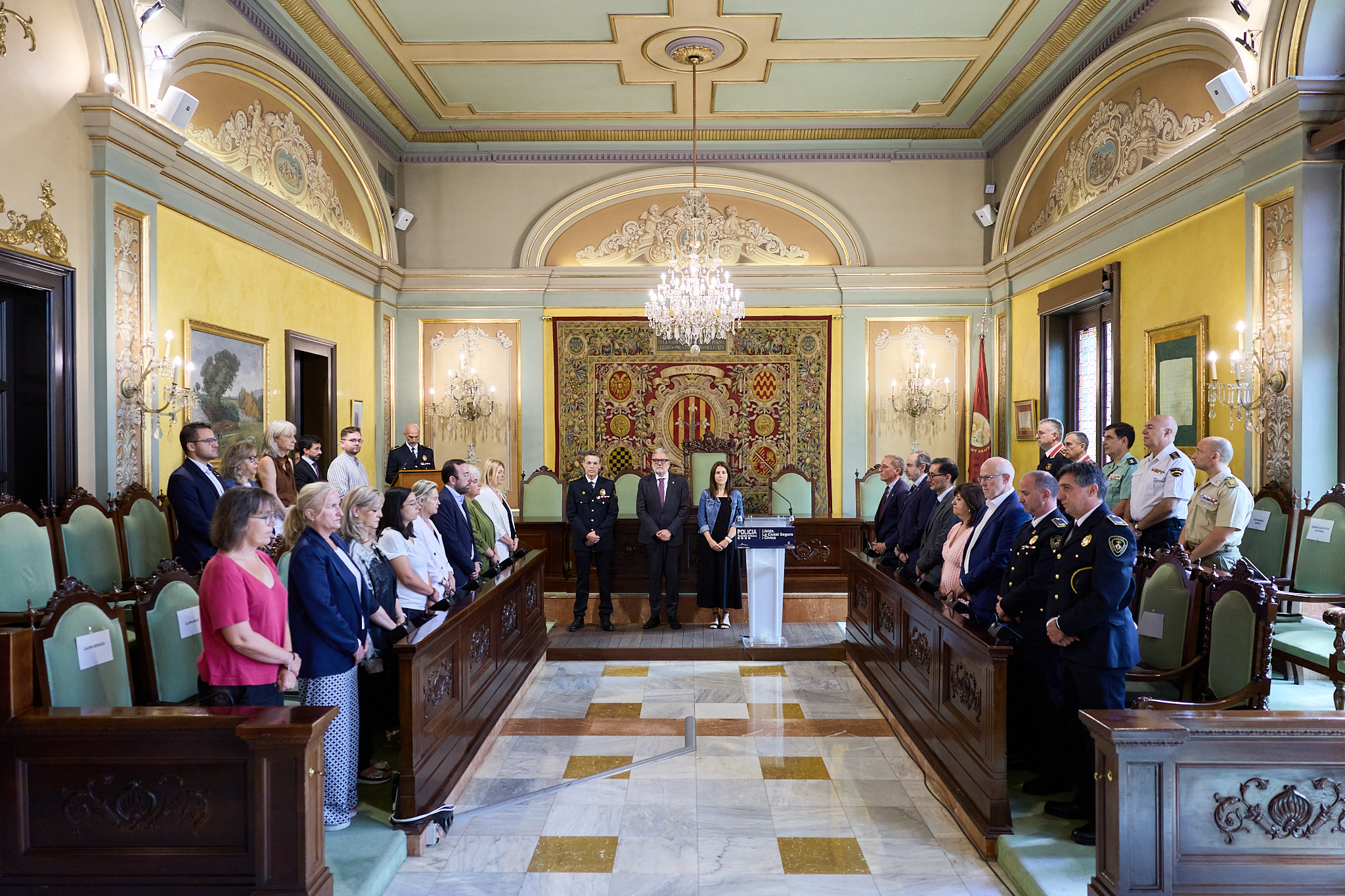 L'acte s'ha iniciat amb un emotiu minut de silenci per la mort d’un bomber en les tasques d’extinció de l’incendi de Paüls