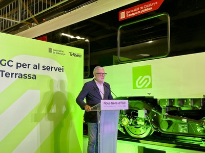 L’alcalde, Fèlix Larrosa, durant la presentació del nou comboi.