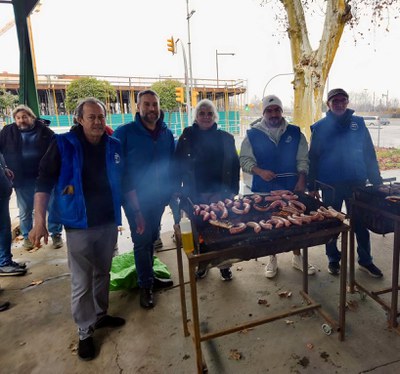 La tinenta d'alcalde Carme Valls i el president de l'ACR "Els Pagesos" a l'esmorzar popular.
