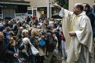 Benedicció de Mn. Jaume Melcior, davant de l'església de la Puríssima Sang.