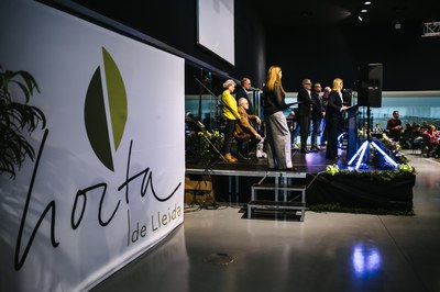 La tinenta d'alcalde Begoña Iglesias, durant l'entrega dels premis.