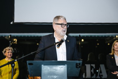 L'alcalde, Fèlix Larrosa, durant l'entrega dels premis.