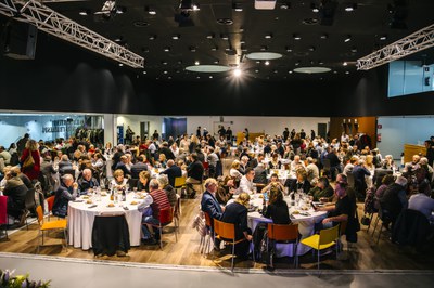 La Sala Martina Castells de La Llotja, plena de gom a gom.
