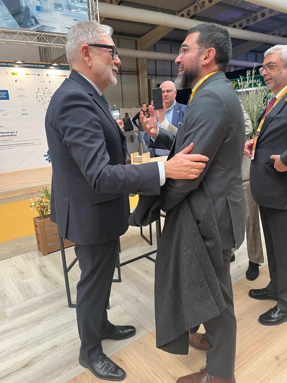 Larrosa ha saludat els representants consulars