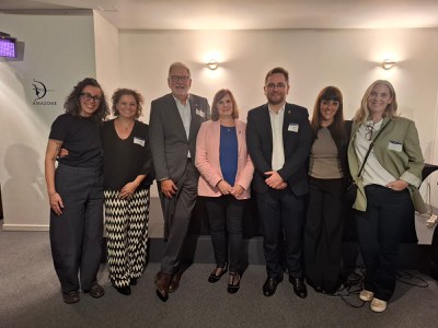 La delegació lleidatana que ha viatjat a Brussel·les per defensar la candidatura de Lleida amb les representants de la Plataforma del Voluntariat d'E….