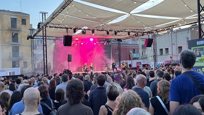 A l'escenari de la plaça del Dipòsit, al Centre Històric, el nou espectacle de DeNoche..