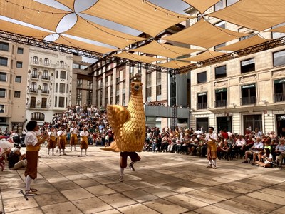 L'Àliga de la Ciutat, a la plaça Sant Joan.