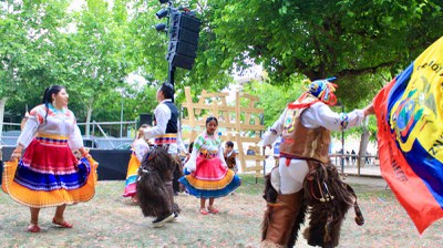 Activitats de l'Enre9, aquest diumenge al matí. Balls folklòrics..