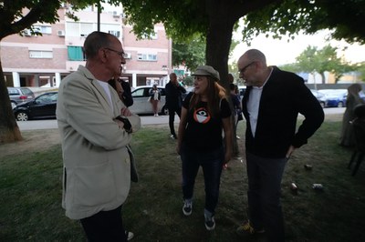 L'alcalde, Miquel Pueyo, i el regidor de Cultura, Jaume Rutllant; assisteixen a la cloenda del Festival Enre9