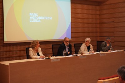 L'alclade Fèlix Larrosa, amb la tinent d'alcalde Carme Valls, la regidora Pilar Bosch i el gerent del Parc AgroBiotech, MIquel Aran, en la reunió que….