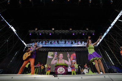 El Pot Petit van desplegar el seu espectacle a l'Escenari de Fester dels Camps Elisis.