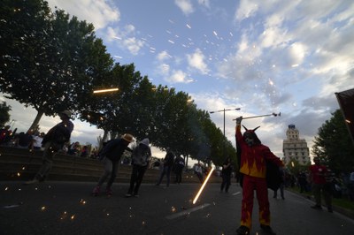 Correfoc infantil al seu pas per l'avinguda Blondel.