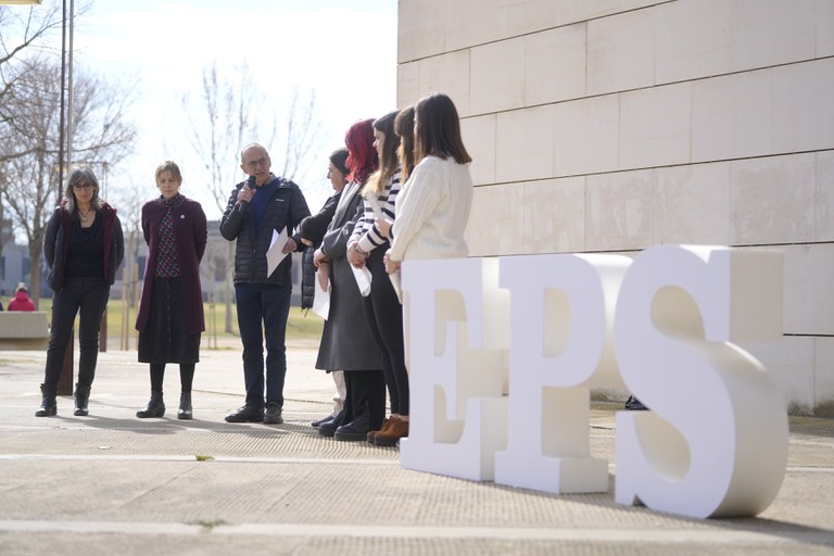 L'alcalde ha recordat als i a les estudiants que la societat no es pot perdre la visió femenina sobre les tecnologies i com impacten en el dia a dia.