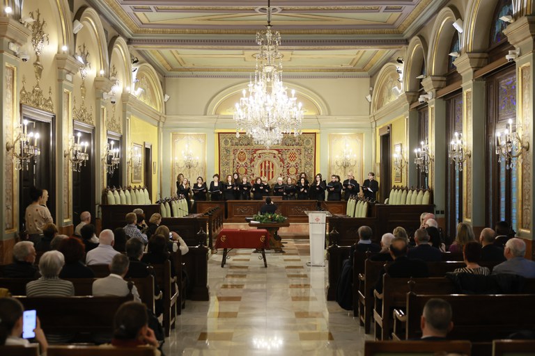 El Cor de Cantaires de l'Orfeó Lleidatà ha interpretat tres cançons per finalitzar l'acte