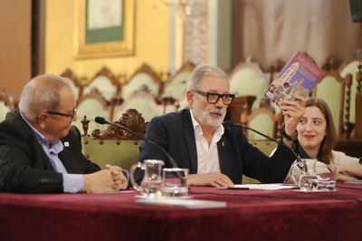 El Saló de Sessions de la Paeria ha acollit aquesta tarda la presentació del nou volum.