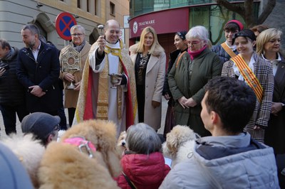 La benedicció dels animals i del seguici dels Tres Tombs, just abans de començar el recorregut..