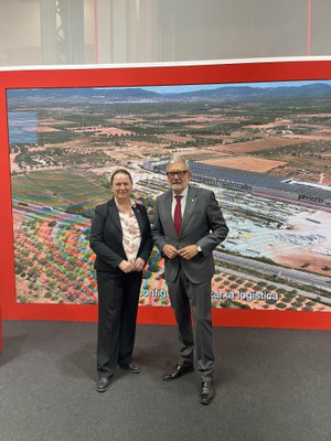 Larrosa amb la directora general de Cimalsa, Carmen Ruiz, al SIL.