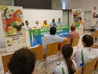 El regidor d'Esports, Jackson Quiñónez, ha participat avui en la presentació de les competicions.