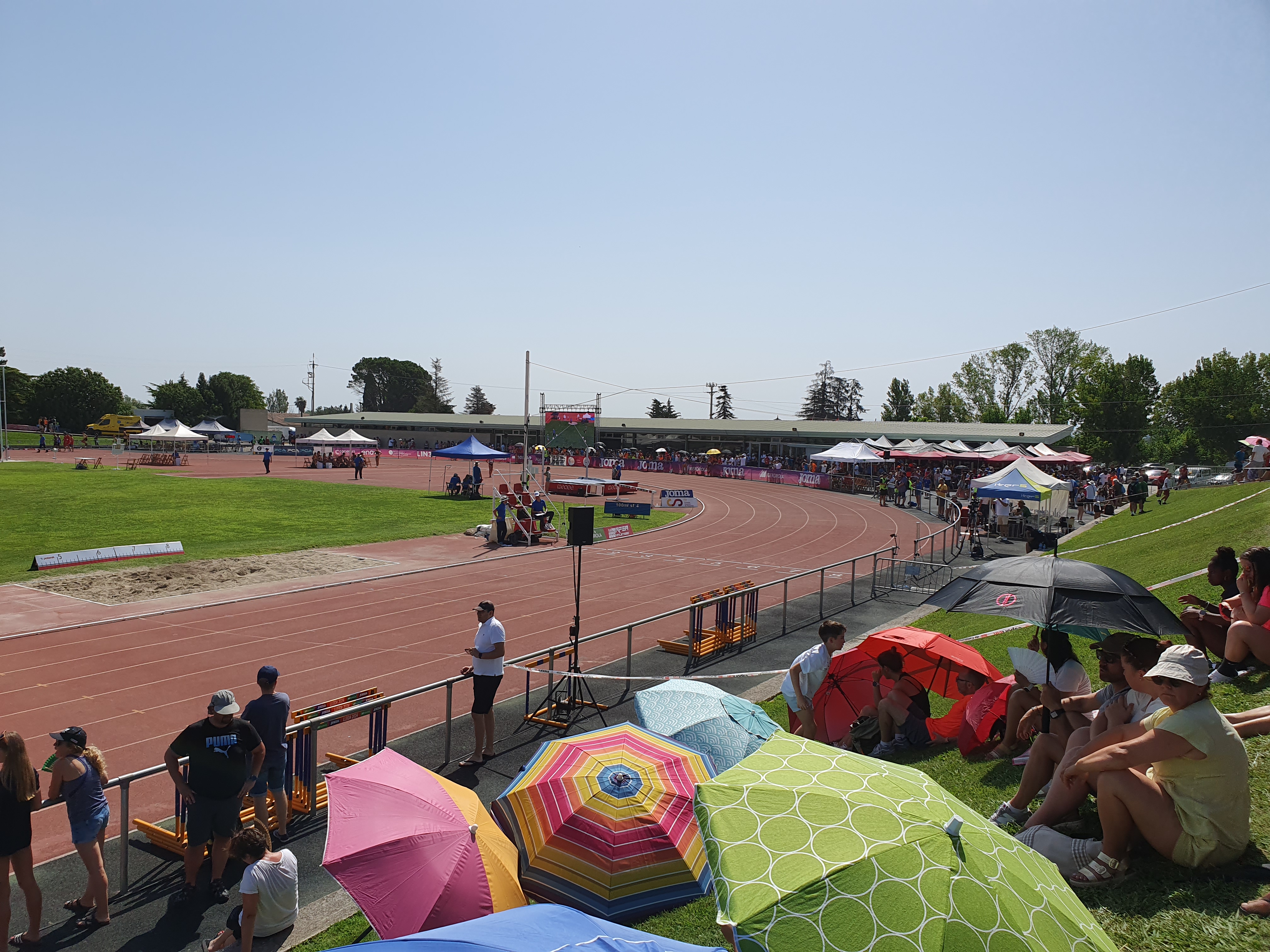 Més de 3000 persones de tota Espanya assisteixen a les proves d'aquest cap de setmana a les Pistes d'Atletisme Municipals de les Basses